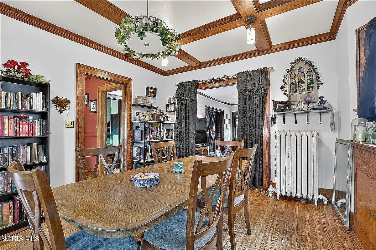 5 bed, 2200 sqft, $2,000 — Photo 4