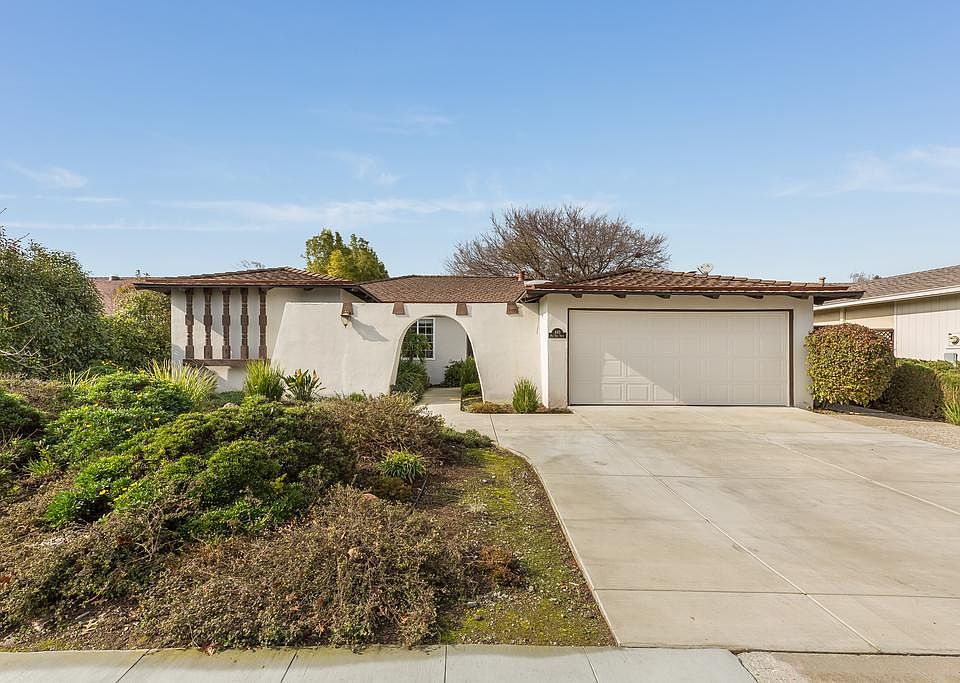 1st image of 449 Pin Oak Dr