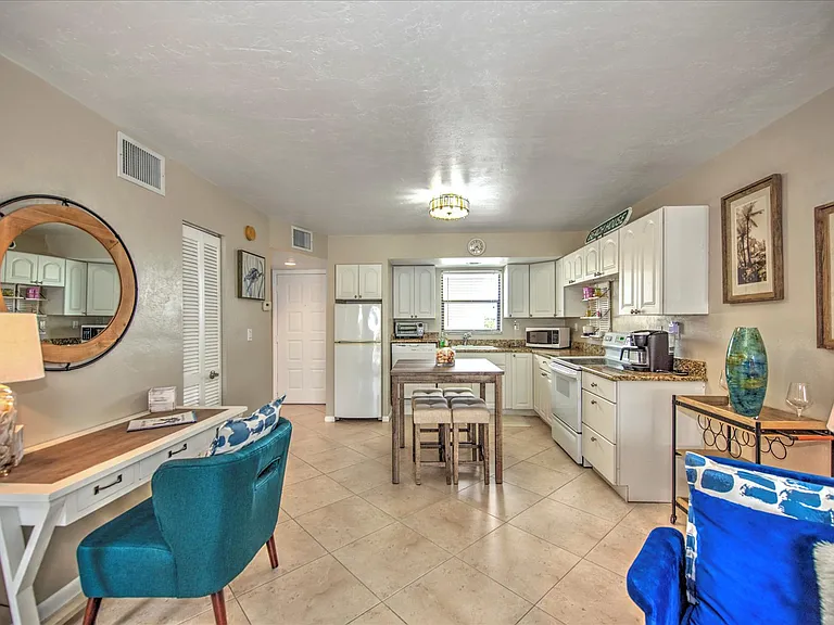 1027 Anglers Cv #B502 — Photo 6