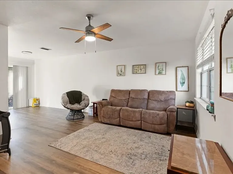 540 Chateau Cir — Photo 6