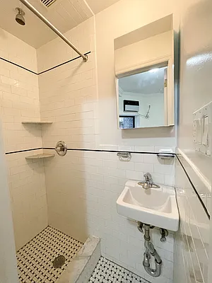 Rented by City Connections Realty | media 14