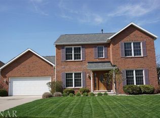 2804 Huntington Rd, Bloomington, IL 61704