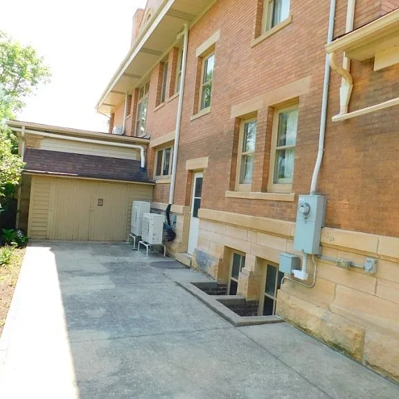 1103 Main St — Photo 5