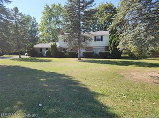 6965 N Adams Rd, Bloomfield Hills, MI 48304