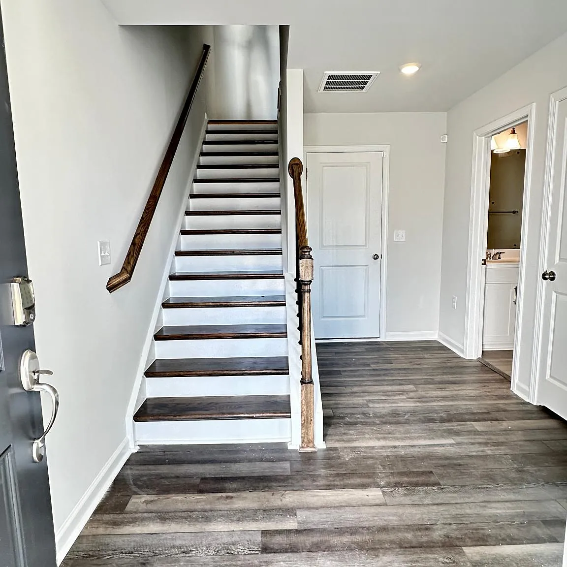 3 bed, 3.5 bath, 1733 sqft, $1,950 — Photo 3