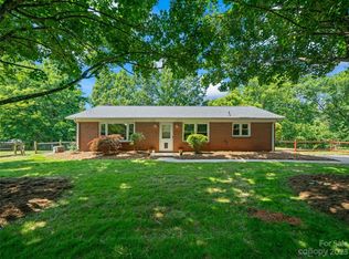 189 Locust Grove Rd, Weaverville, NC 28787