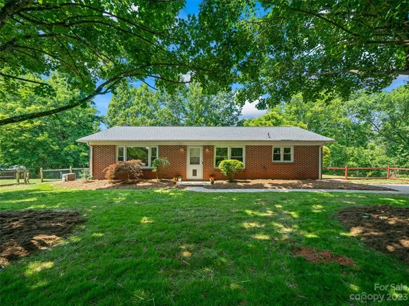 189 Locust Grove Rd, Weaverville, NC 28787