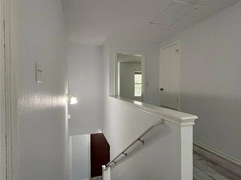 713 Catumet Dr — Photo 12