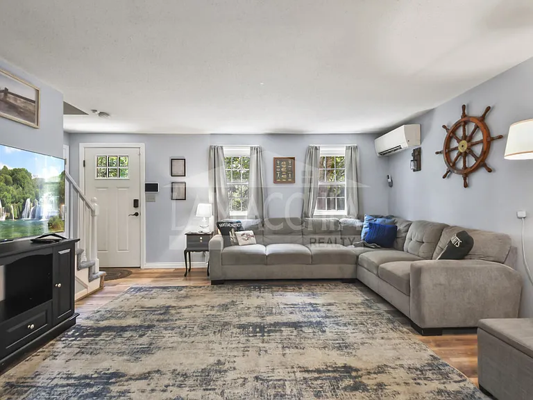 142 Noisy Hole Rd — Photo 3