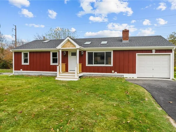 17 Long Meadow Rd, Portsmouth, RI 02871