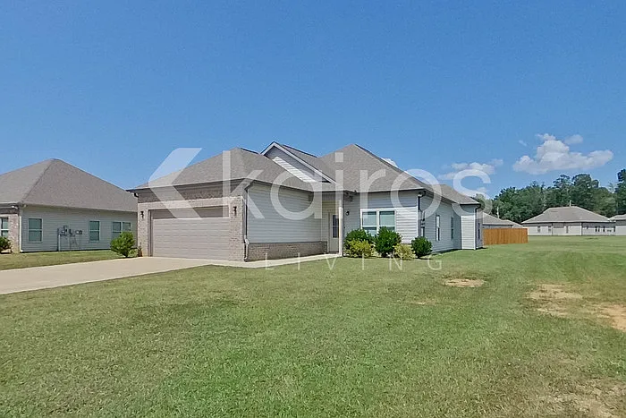 4 bed, 2.0 bath, 1802 sqft, $1,695 — Photo 3