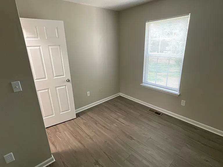 854 Eugene St — Photo 18