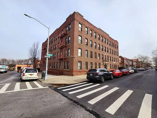601 40th St #C8 — Photo 8