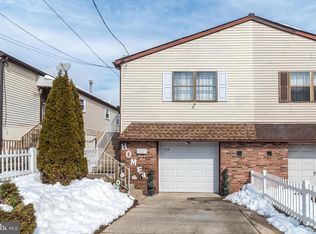 725 Brighton St, Philadelphia, PA 19111