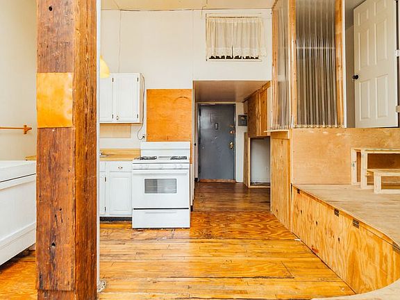 4th image of 1085 Willoughby Ave APT 204