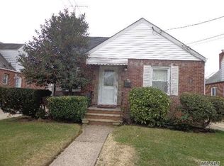 70 Stephen Pl, Valley Stream, NY 11580