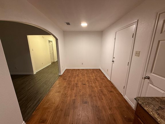 Breakfast/Dining Area