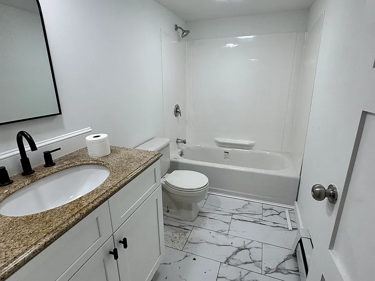 324 N Indiana Ave — Photo 5