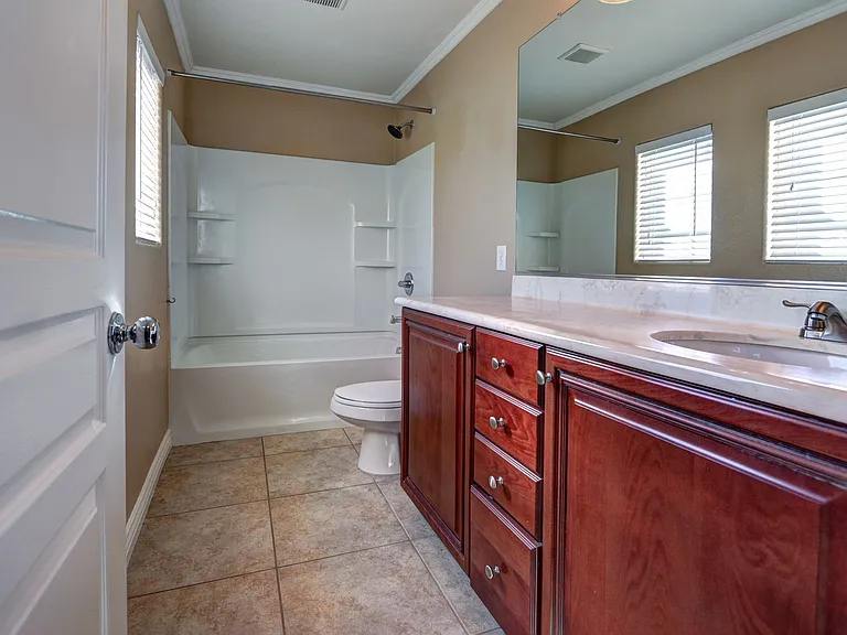 715 Shadwell St — Photo 18