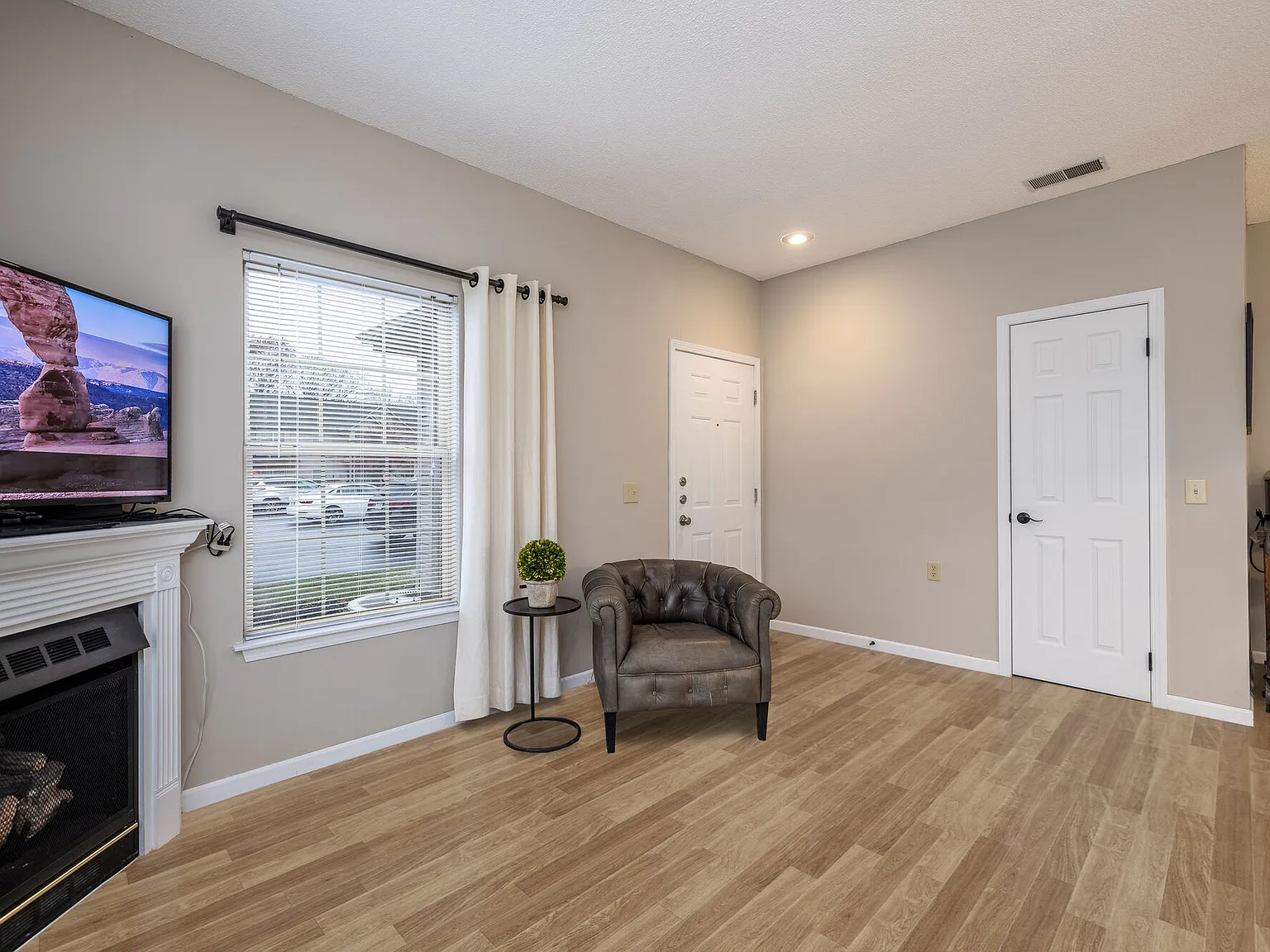 Coventry Apartments — Photo 4