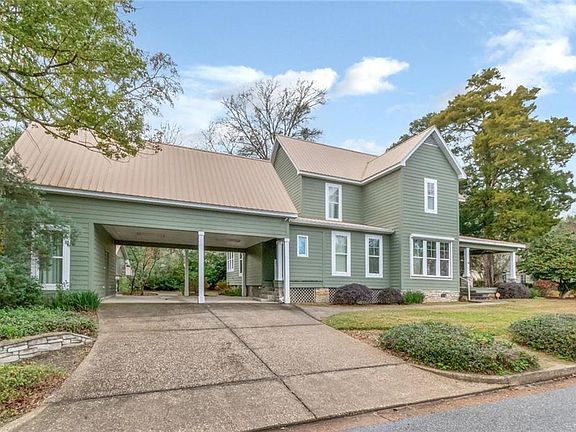 3rd image of 4 Rose Ave