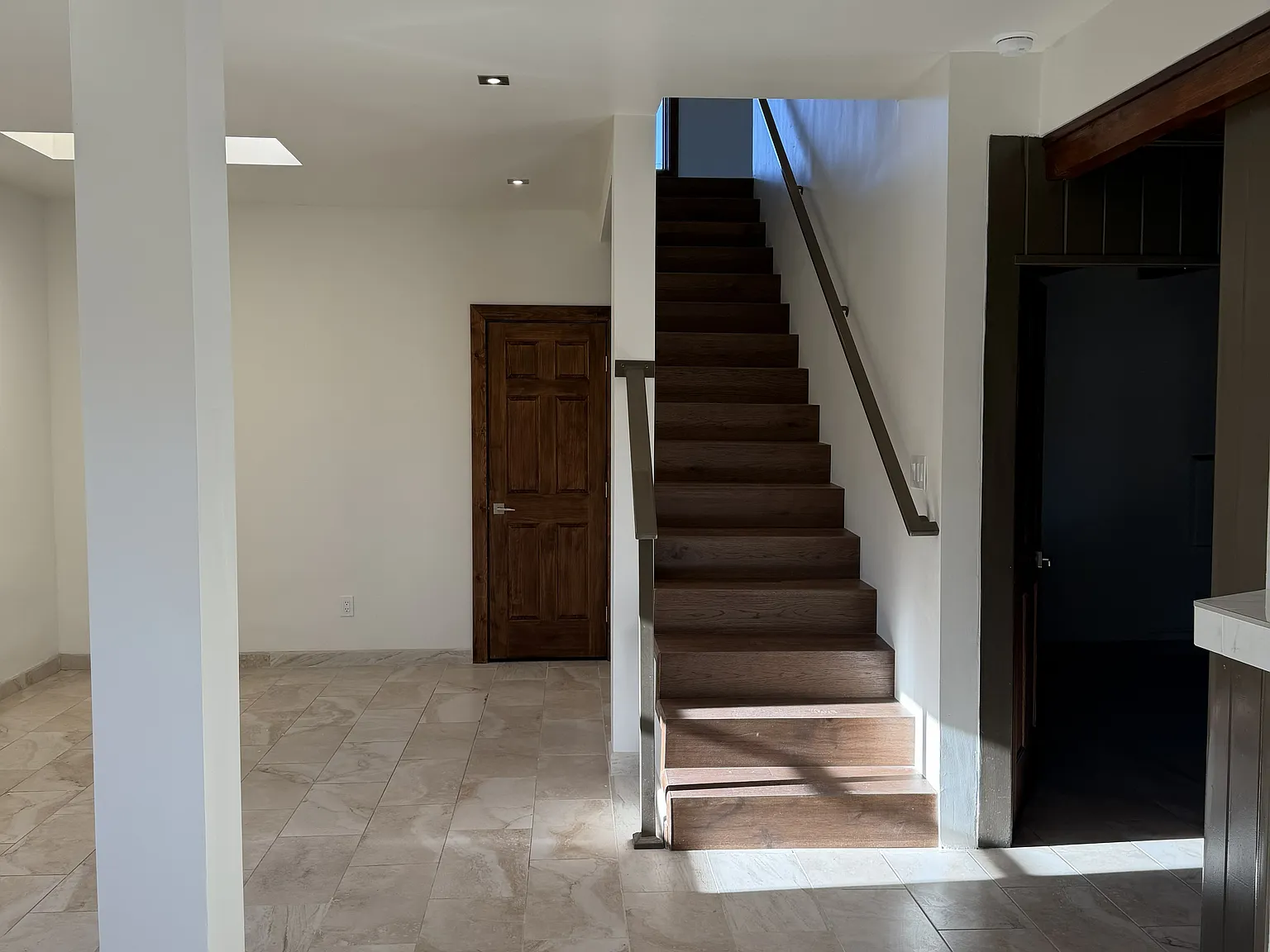 3 bed, 2046 sqft, $3,600 — Photo 2