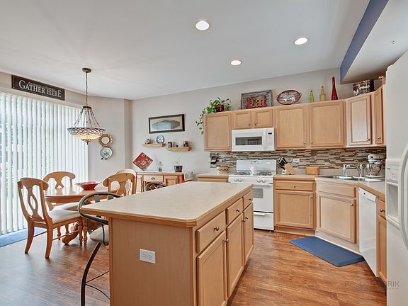 5th image of 422 N Carlisle Ct