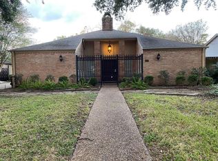 10006 Locke Ln, Houston, TX 77042