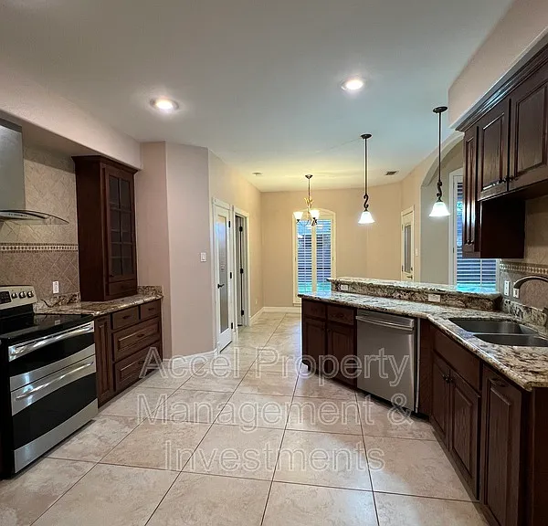 3911 Inez St — Photo 11