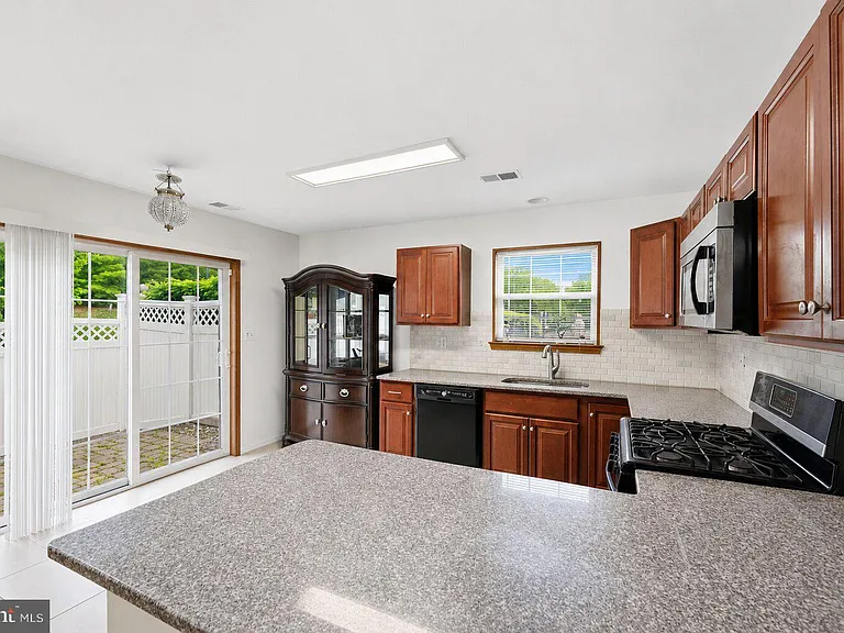101 Wellington Park Dr — Photo 8