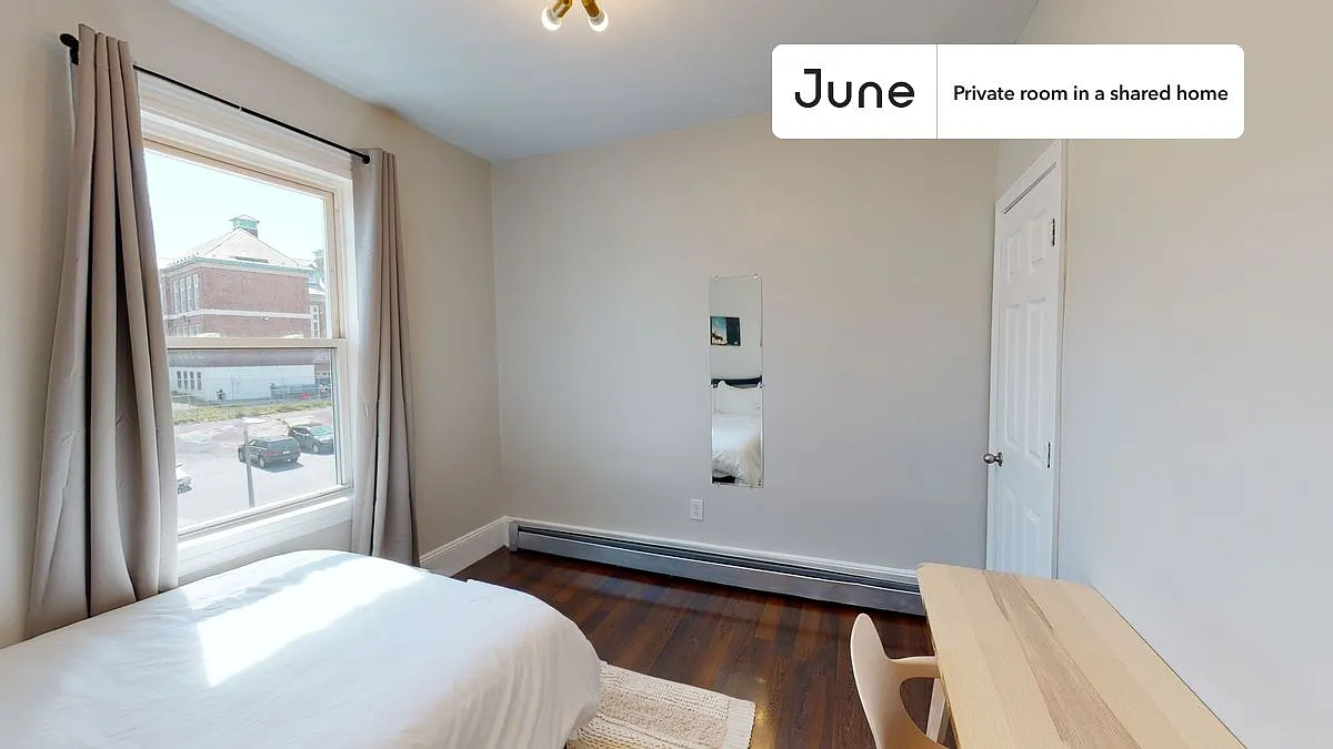 Full bedroom in 4 bed/1.5 bath home in Dorchester - Fields Corner West #1215 A — Photo 2