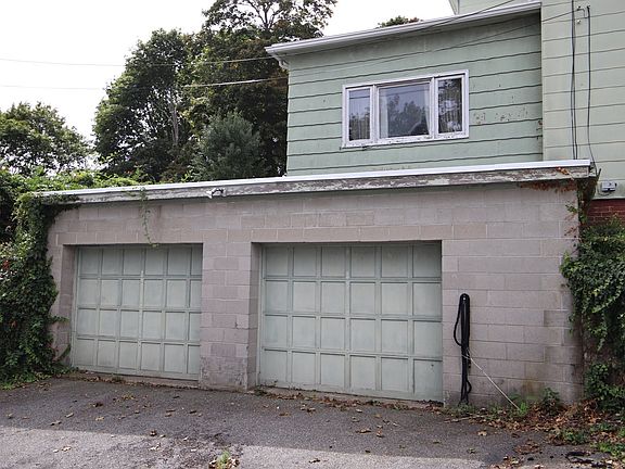 4th image of 28 Wendell St