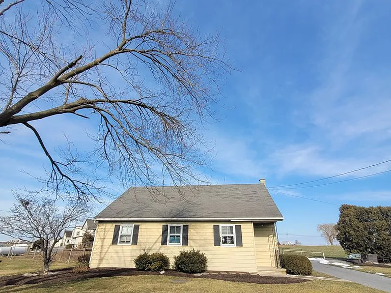 331 Newport Rd — Photo 4