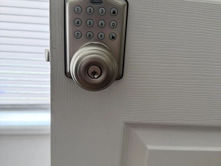 Electronic keypad entry