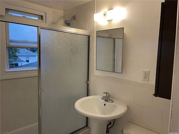 5th image of 225 Travis Ave