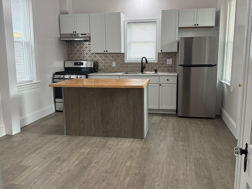 1st image of 529 S Albemarle St Floor 1