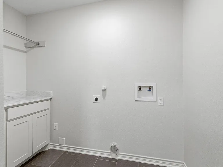 2725 Ryan Place Dr — Photo 25