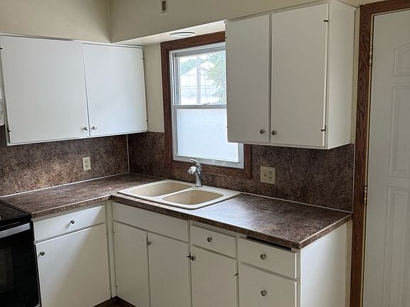3rd image of 946 Willow St