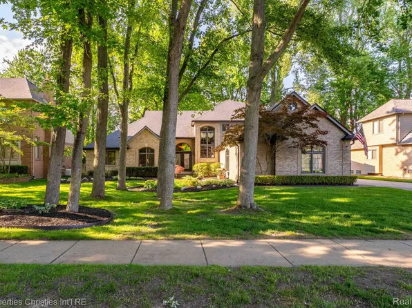 14281 Bournemuth Dr, Shelby Township, MI 48315
