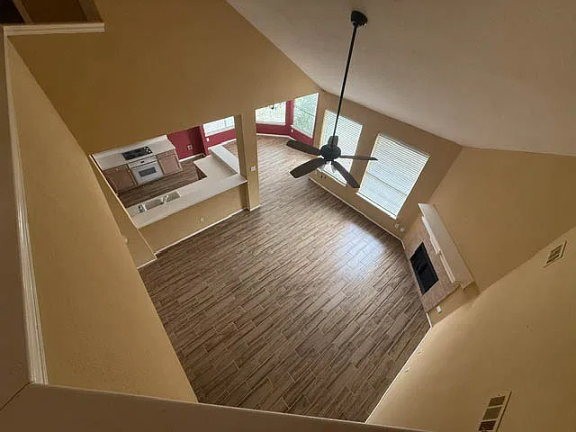 4 bed, 2.5 bath, 2896 sqft, $2,600 — Photo 3