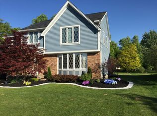 40 White Cedar Dr, East Amherst, NY 14051