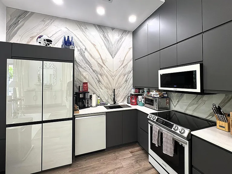 361 Jefferson Ave — Photo 5