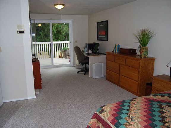 bedroom and computer area to deck