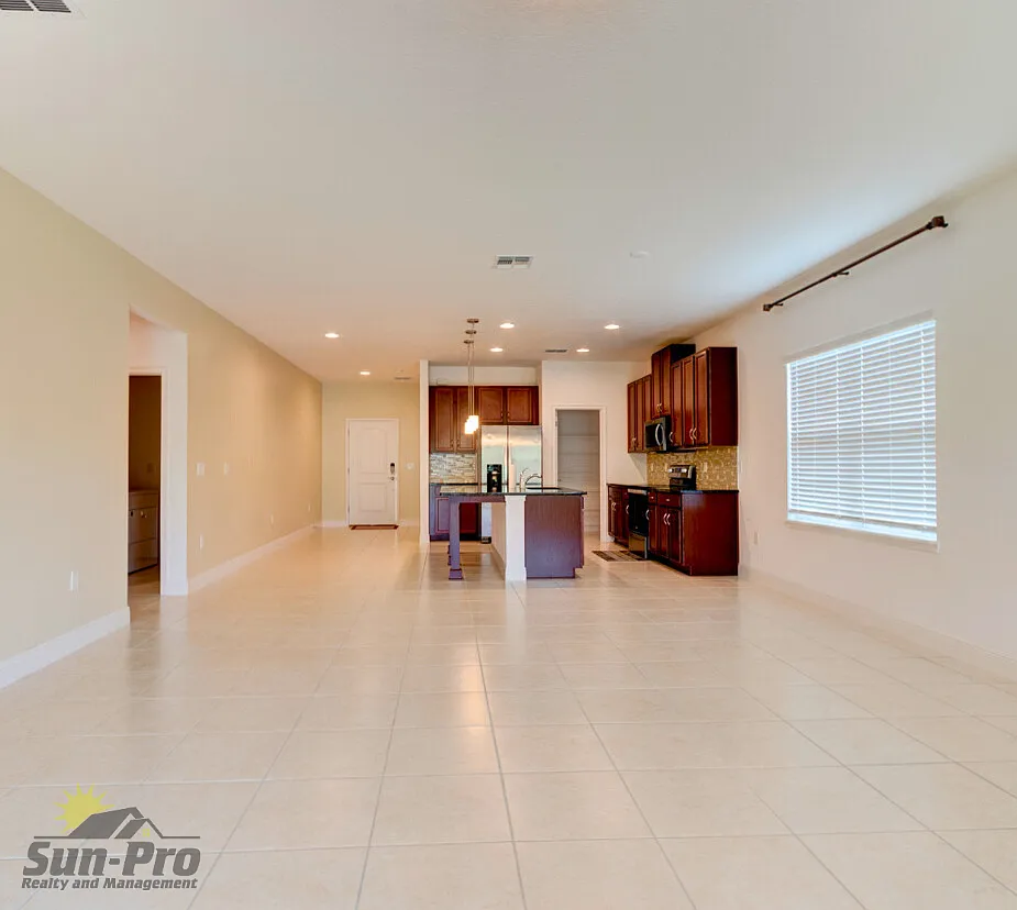 4 bed, 2.0 bath, 1896 sqft, $2,575 — Photo 4