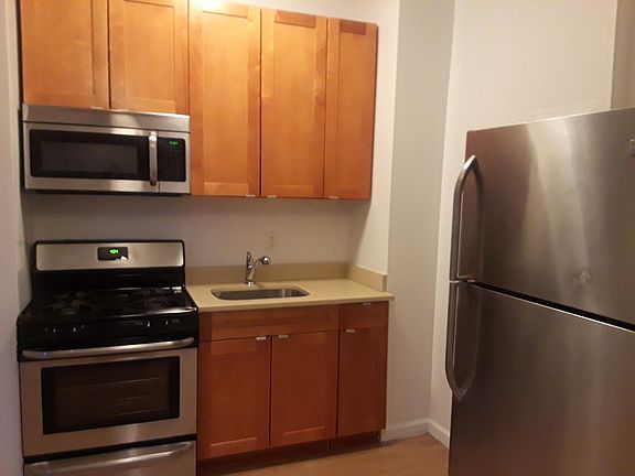 5th image of 160 Vroom St APT 56