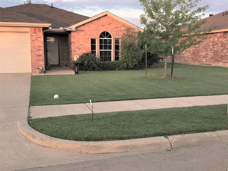 910 Creekview