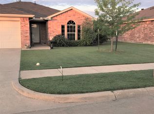910 Creekview Dr, Waxahachie, TX 75165