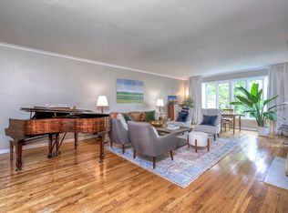 8451 Somerset Dr, Prairie Village, KS 66207