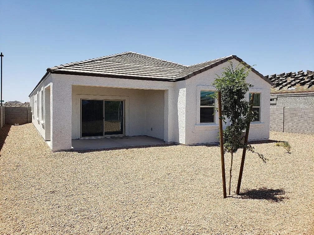 4 bed, 2024 sqft, $2,195 — Photo 4