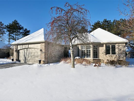 32095 Spruce Ln #50, Franklin, MI 48025